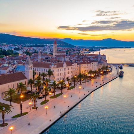Island Resort Mihaela - Happy Rentals Trogir Exterior photo