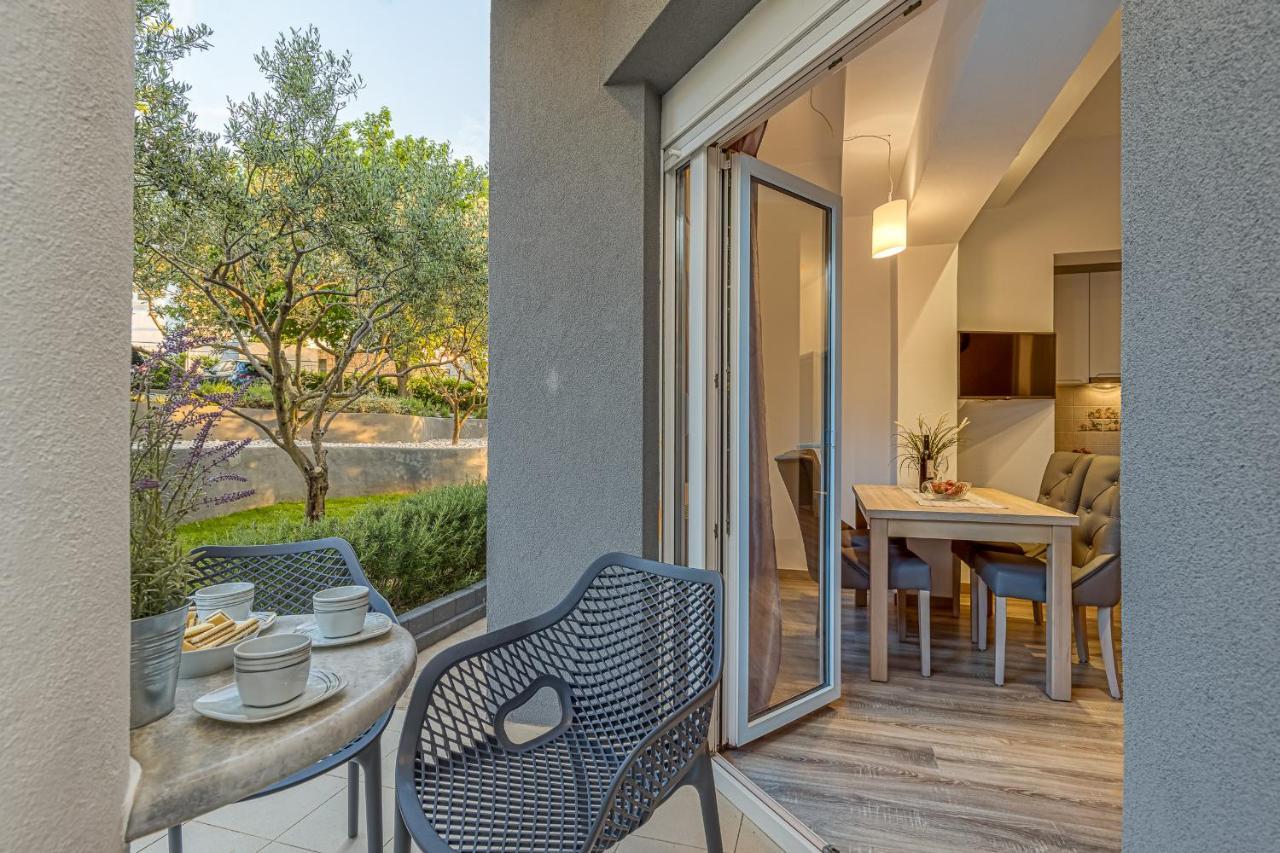 Island Resort Mihaela - Happy Rentals Trogir Exterior photo