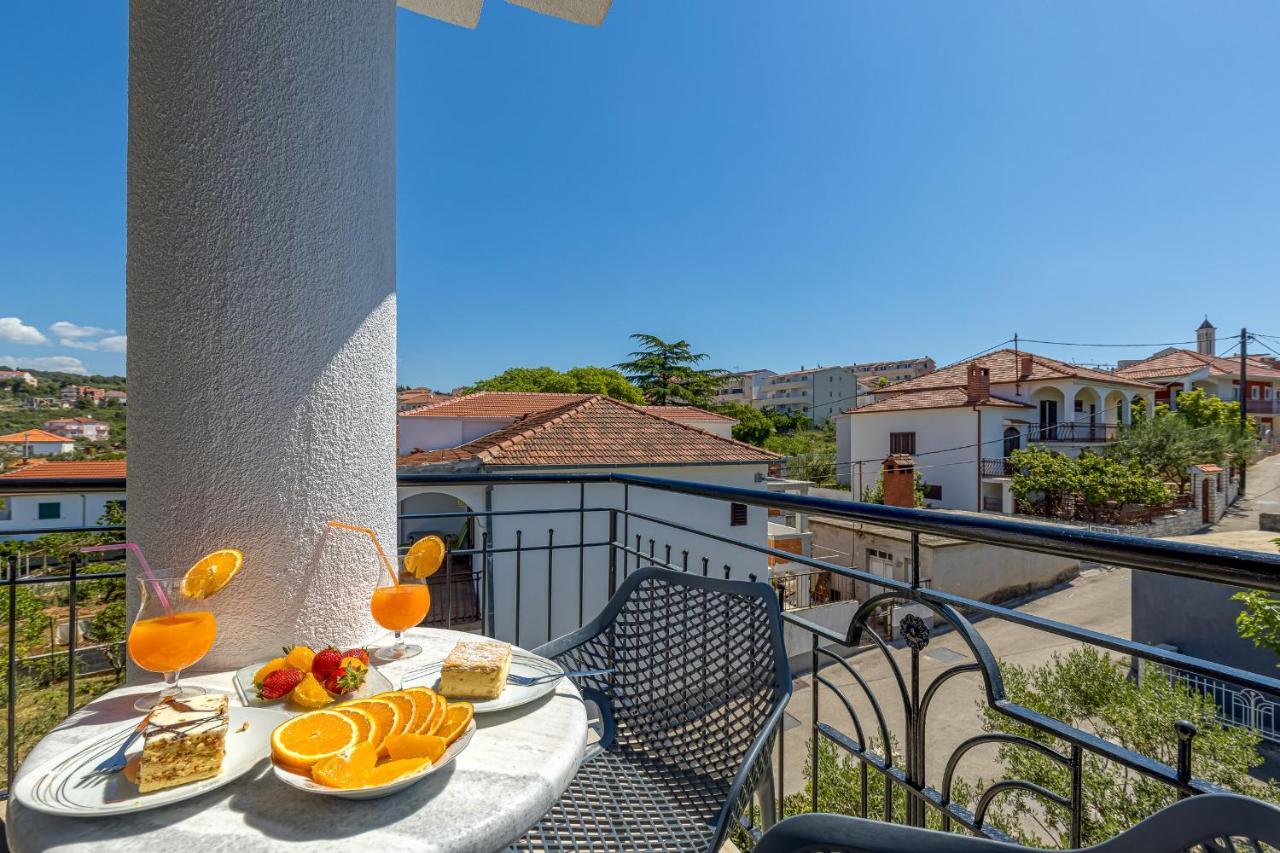 Island Resort Mihaela - Happy Rentals Trogir Exterior photo