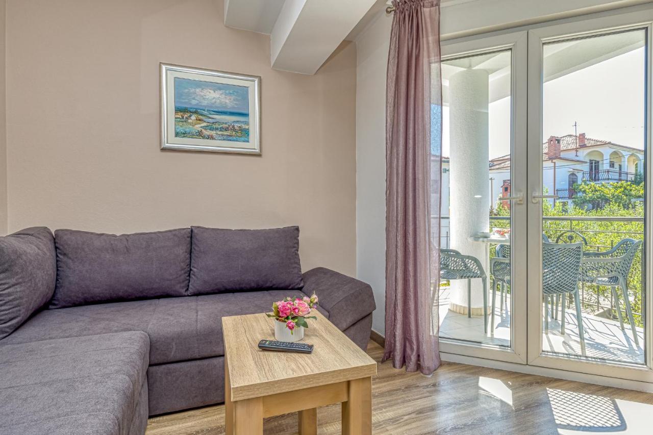 Island Resort Mihaela - Happy Rentals Trogir Exterior photo
