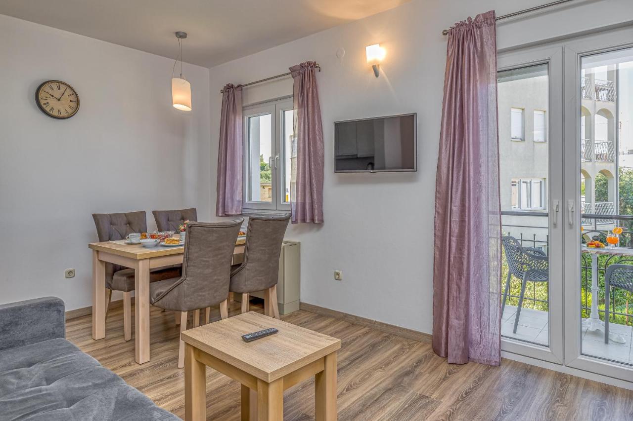 Island Resort Mihaela - Happy Rentals Trogir Exterior photo