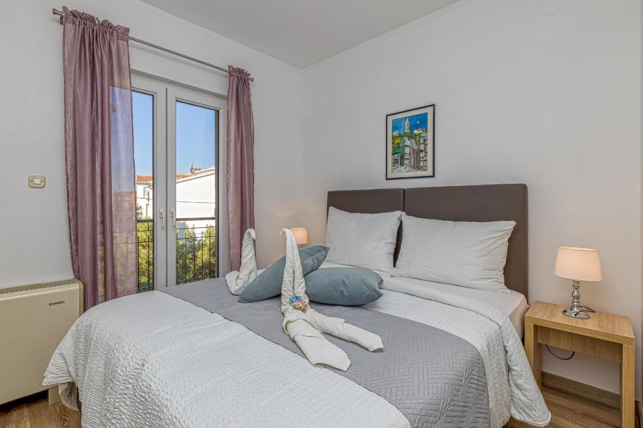 Island Resort Mihaela - Happy Rentals Trogir Exterior photo