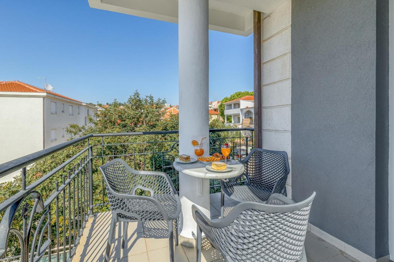 Island Resort Mihaela - Happy Rentals Trogir Exterior photo