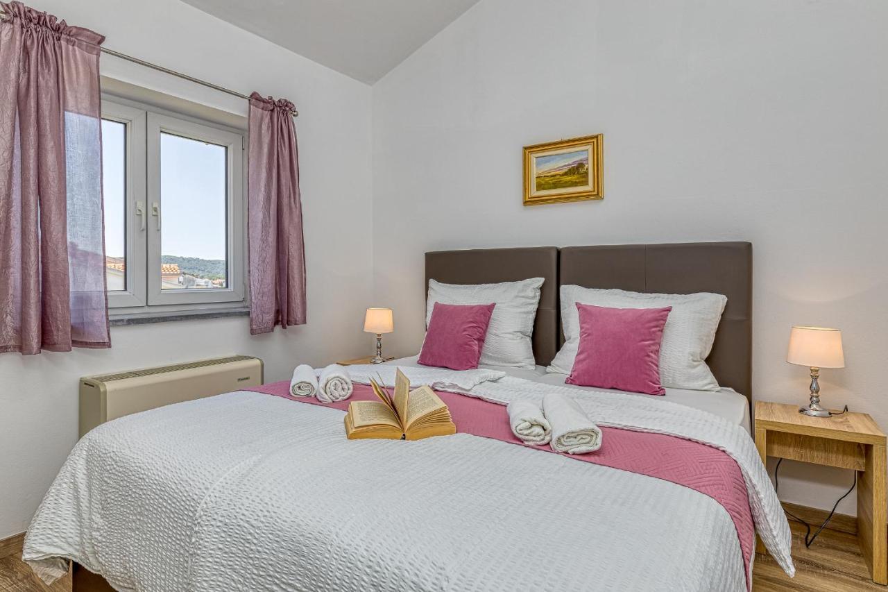 Island Resort Mihaela - Happy Rentals Trogir Exterior photo