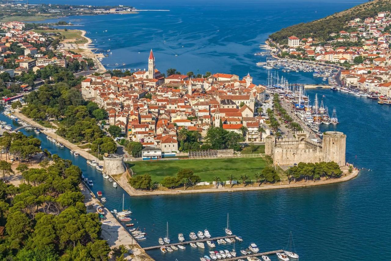 Island Resort Mihaela - Happy Rentals Trogir Exterior photo